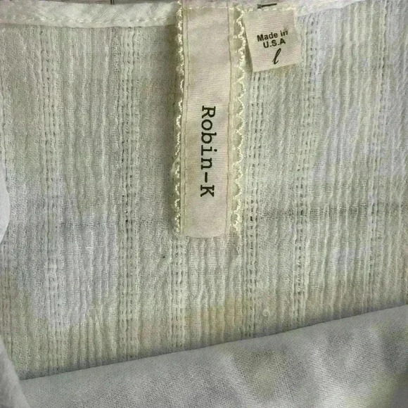 Robin K Embroidered spaghetti strap crinkle fabric Tank top - Picture 3 of 4